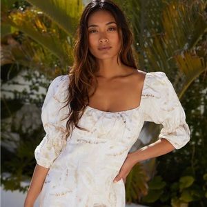 This dress is gorgeous! NO stains, rips, tears, SOLD OUT in stores